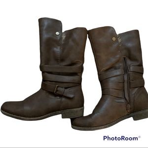 Cute, warm, comfy boots with a little fur on the inside!